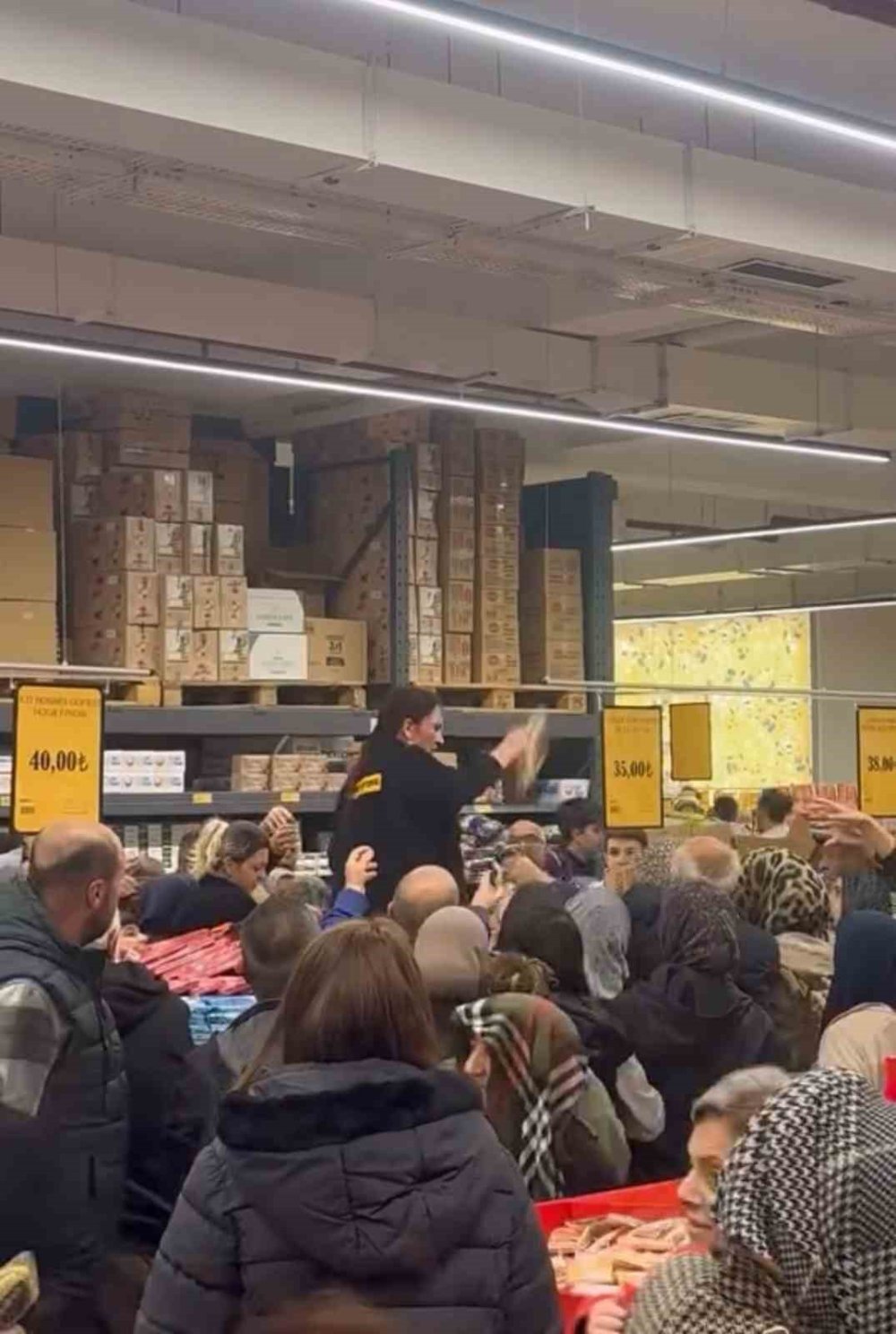 Süpermarkette Kampanya İzdihama Yol Açtı