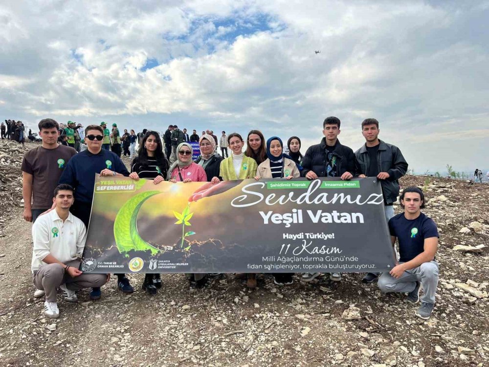 6 Öğrenci Topluluğu Fidanları Toprakla Buluşturdu