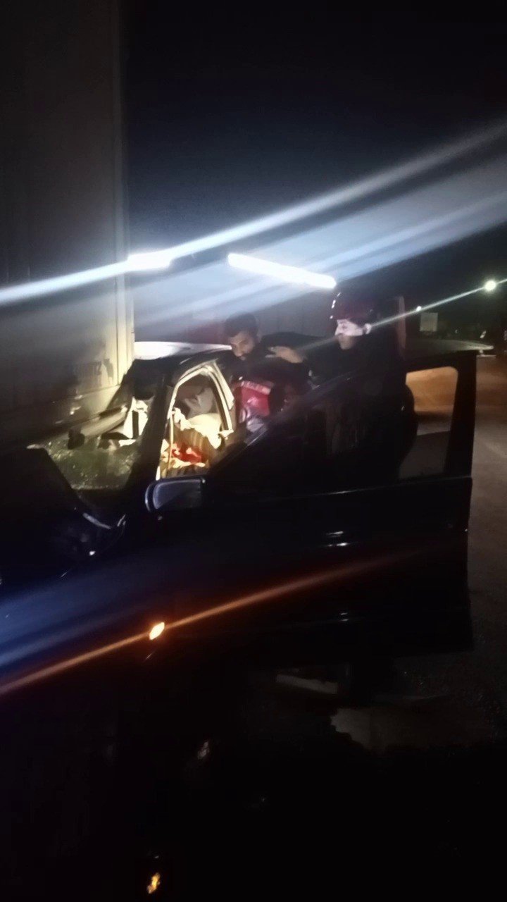 Otomobil Park Halindeki Tıra Arkadan Çarptı: 1 Ağır Yaralı