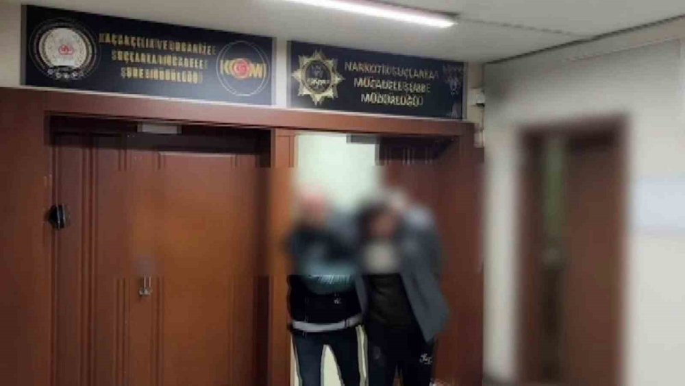 Uyuşturucu Baskını Film Sahnelerini Aratmadı: Klozete Döktüler, Saklamaya Çalıştılar