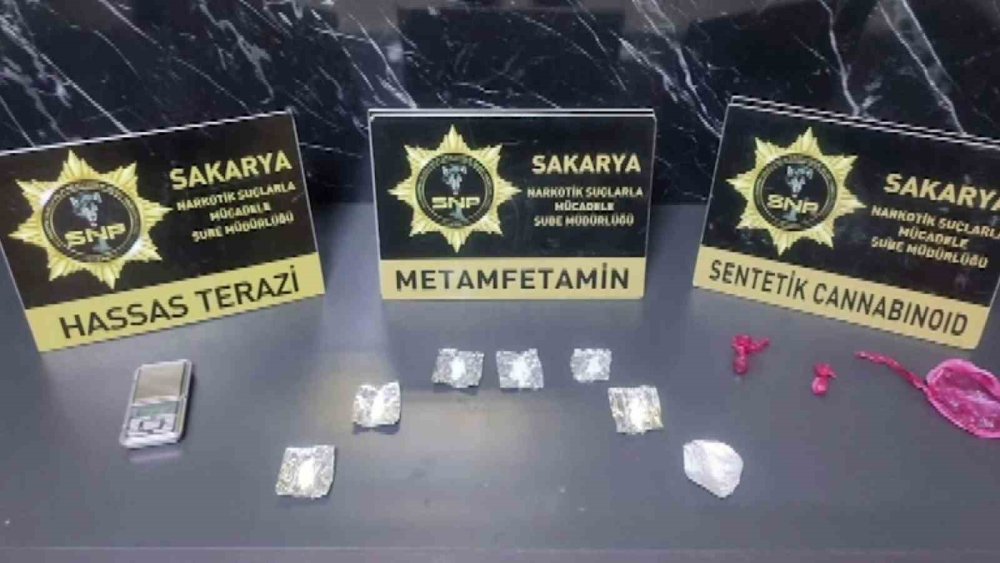 Uyuşturucu Baskını Film Sahnelerini Aratmadı: Klozete Döktüler, Saklamaya Çalıştılar