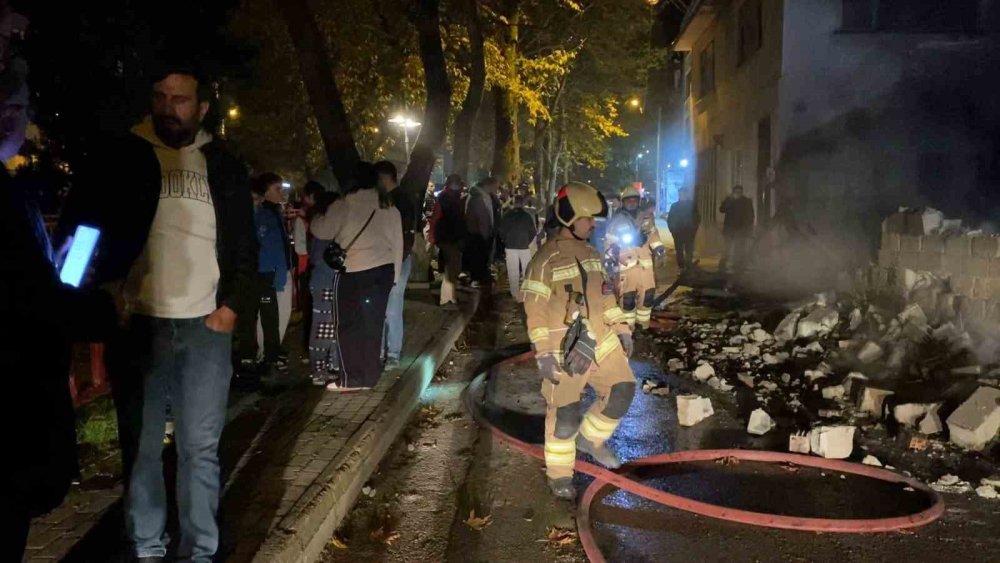 Tek Katlı Ev Alev Alev Yandı