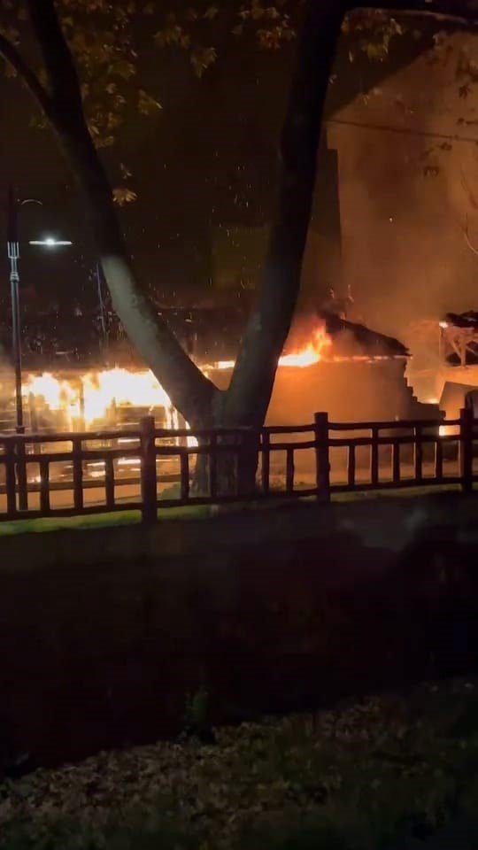 Tek Katlı Ev Alev Alev Yandı