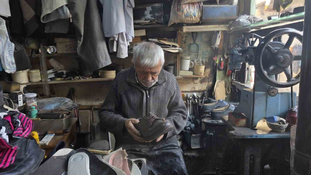 65 Yıllık Ayakkabı Ustası Mehmet Ersulak: "Meslek Bitti, Yetişen Yok"
