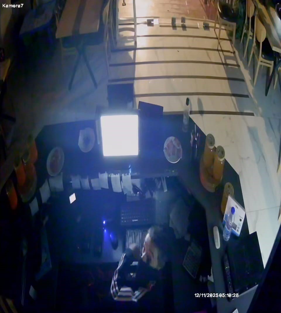 İşyerine Defalarca Giren Hırsızı Sopayla Kovaladı