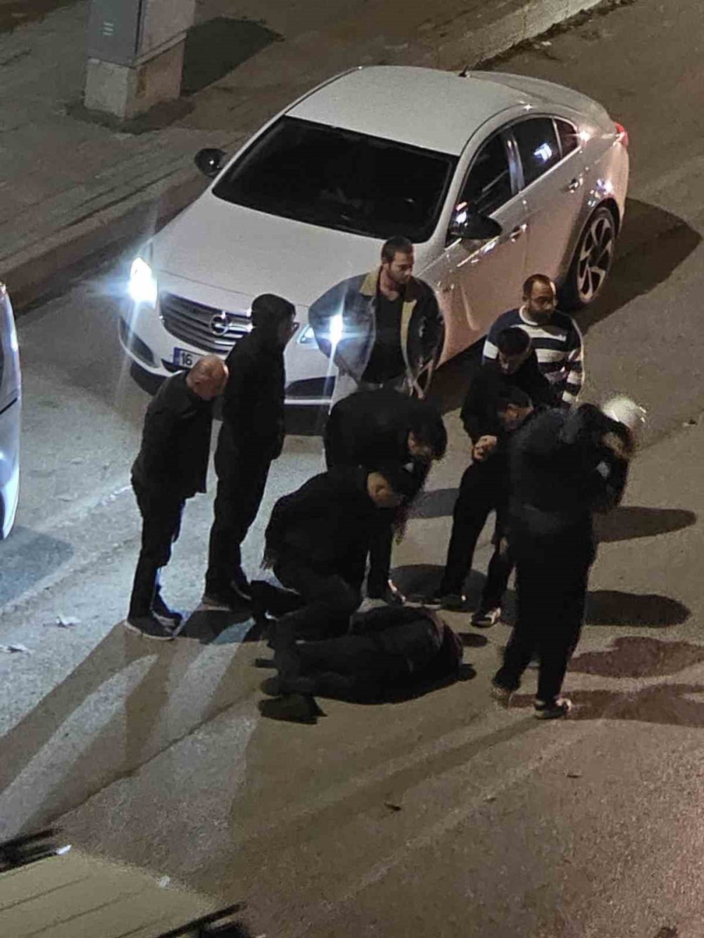 Motosiklet Sürücüsü 3 Araca Çarpıp Yaralandı