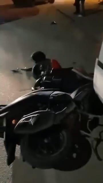 Motosiklet Sürücüsü 3 Araca Çarpıp Yaralandı