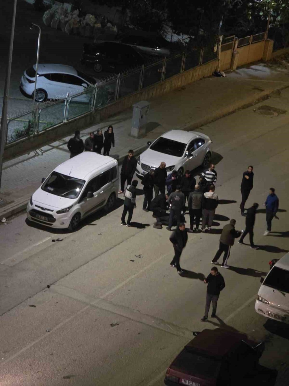 Motosiklet Sürücüsü 3 Araca Çarpıp Yaralandı