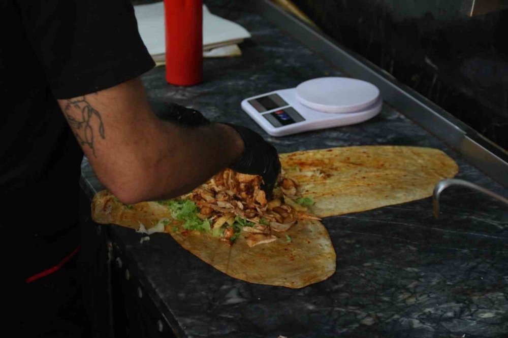 1 Kiloluk Tavuk Dürümü 150 Tl’ye Satan Esnaf Taleplere Yetişemiyor