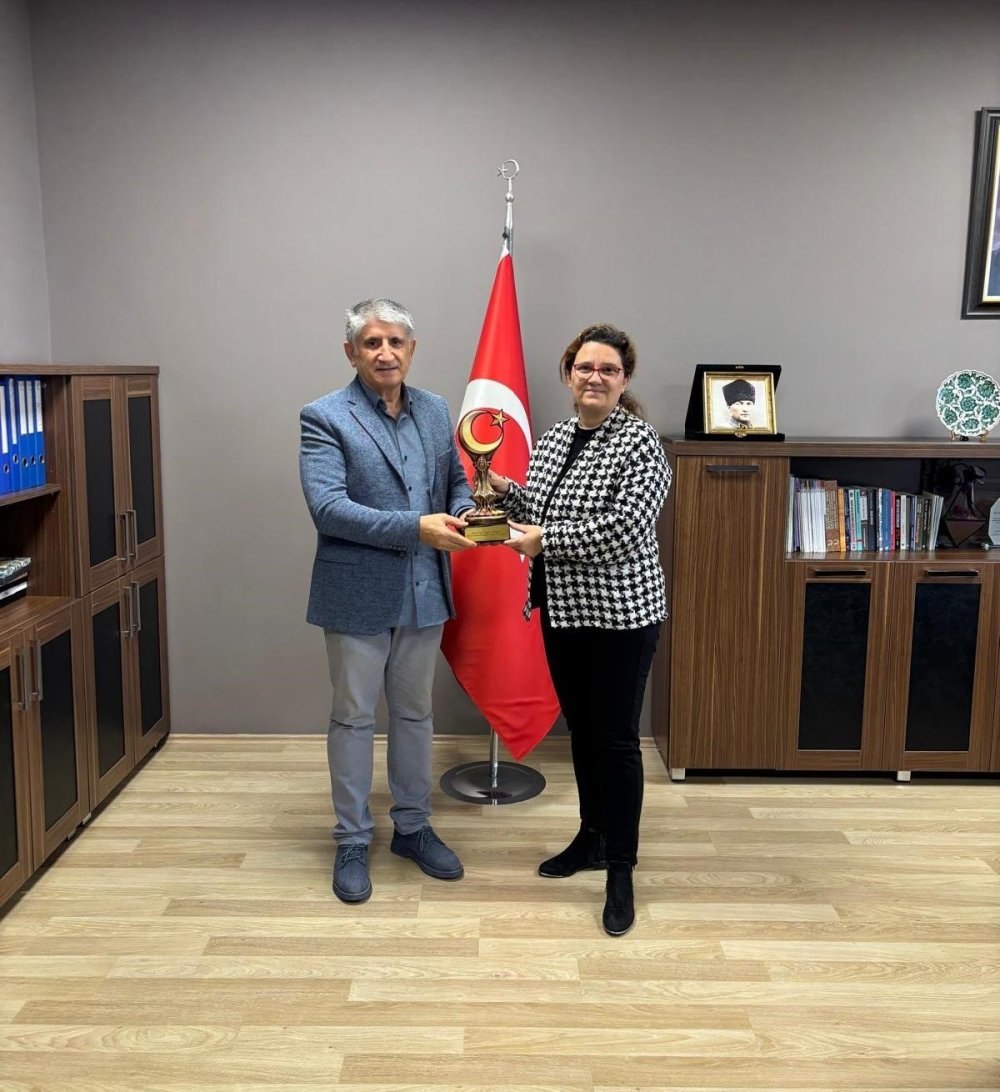 Akademisyene ’türk Dünyası Bilim Ödülü’