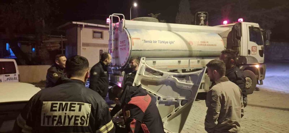 Araç Yangını Büyümeden Söndürüldü