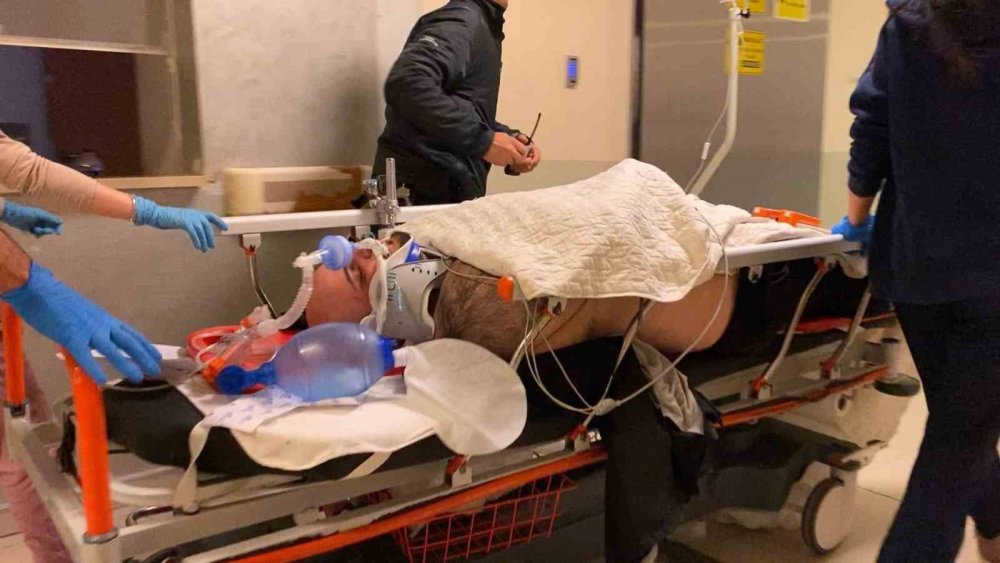 Çarpışmanın Etkisiyle Başını Kaldırıma Vurdu