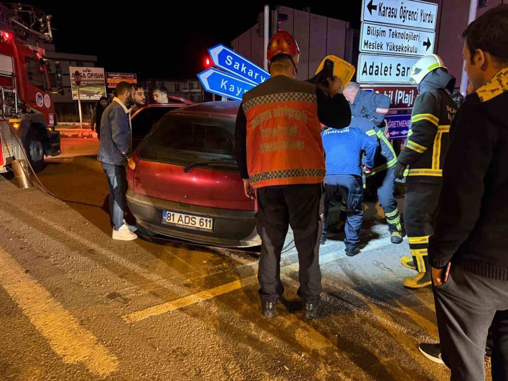 İki Otomobil Çarpıştı: 5 Yaralı