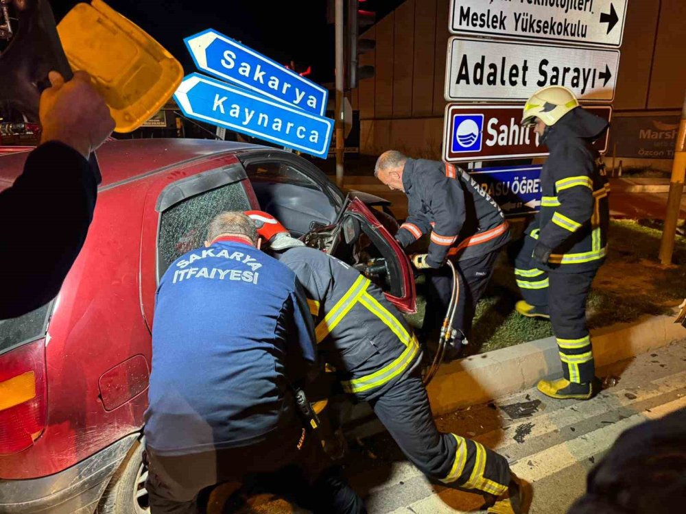 İki Otomobil Çarpıştı: 5 Yaralı