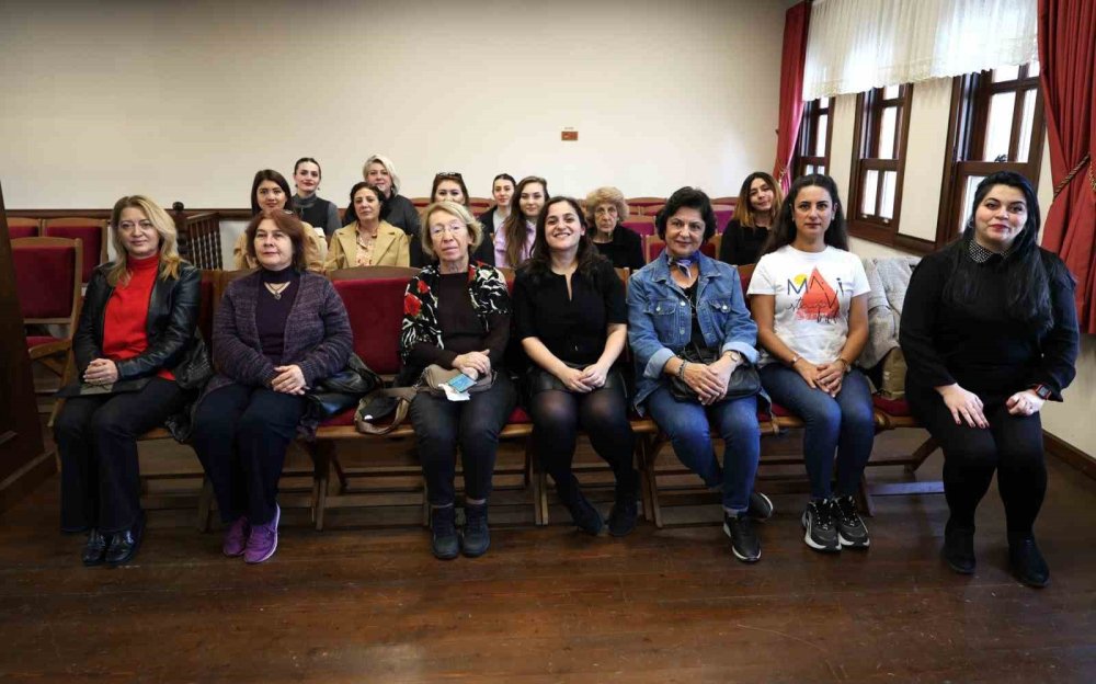 Kadınlar Şiddetin Türlerini Öğrendi