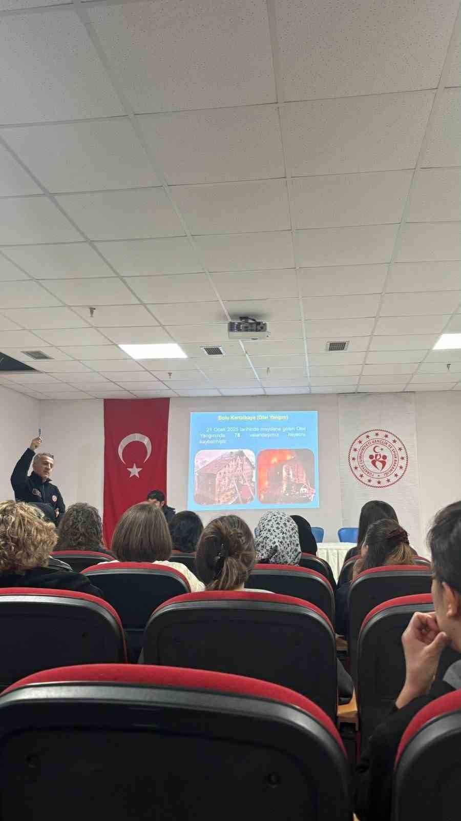 Öğrenci Yurdu Personeline Yangın Eğitimi