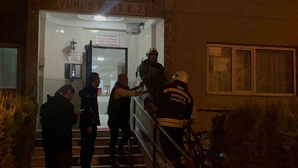 Yangın Paniği: 2 Kişi Dumandan Etkilendi