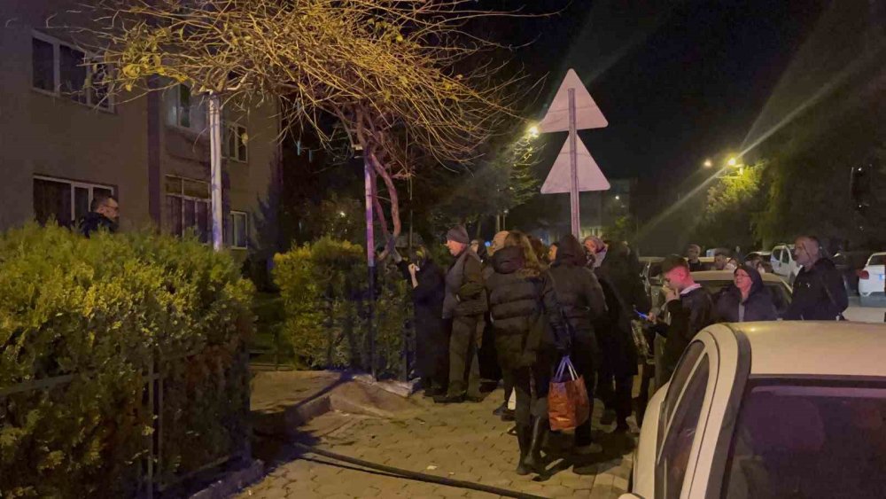 Yangın Paniği: 2 Kişi Dumandan Etkilendi