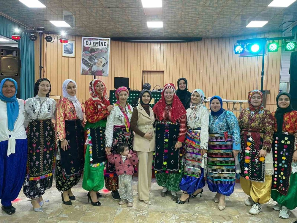 Kadınların "Üç Etek Gecesi" İlgi Gördü