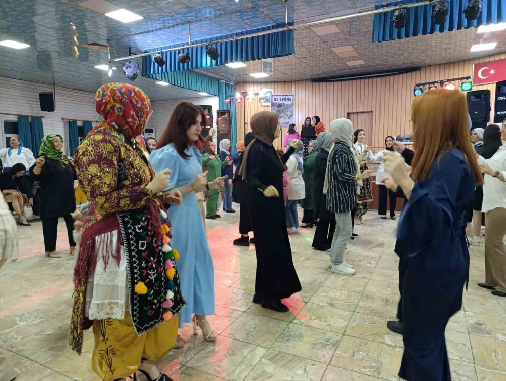 Kadınların "Üç Etek Gecesi" İlgi Gördü