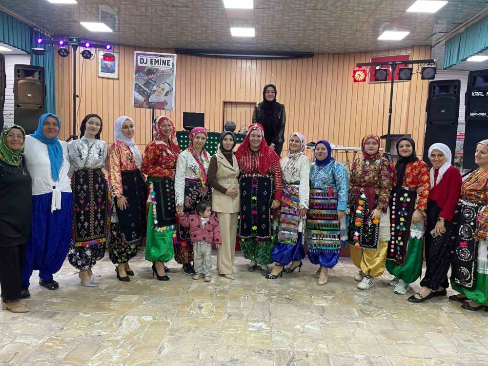 Kadınların "Üç Etek Gecesi" İlgi Gördü