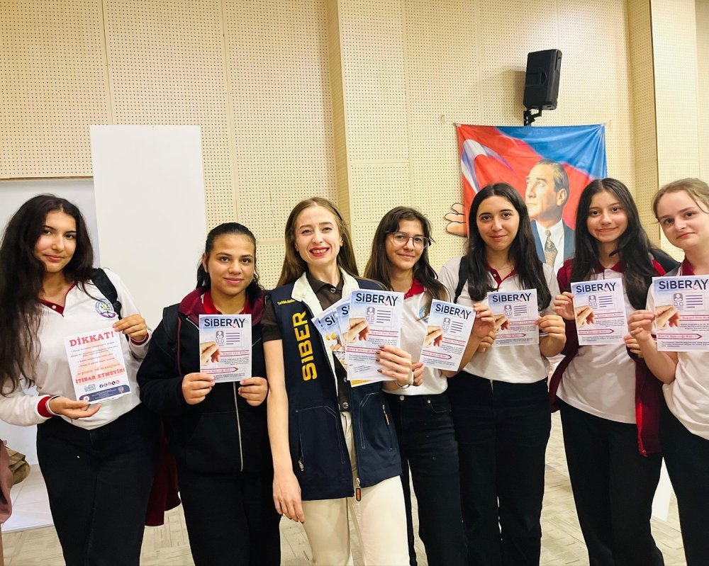 Öğretmen Ve Öğrenciler Siber Suçlara Karşı Bilgilendirildi