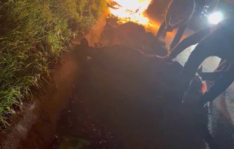 Otomobille Çarpışan Motosiklet Alev Topuna Döndü