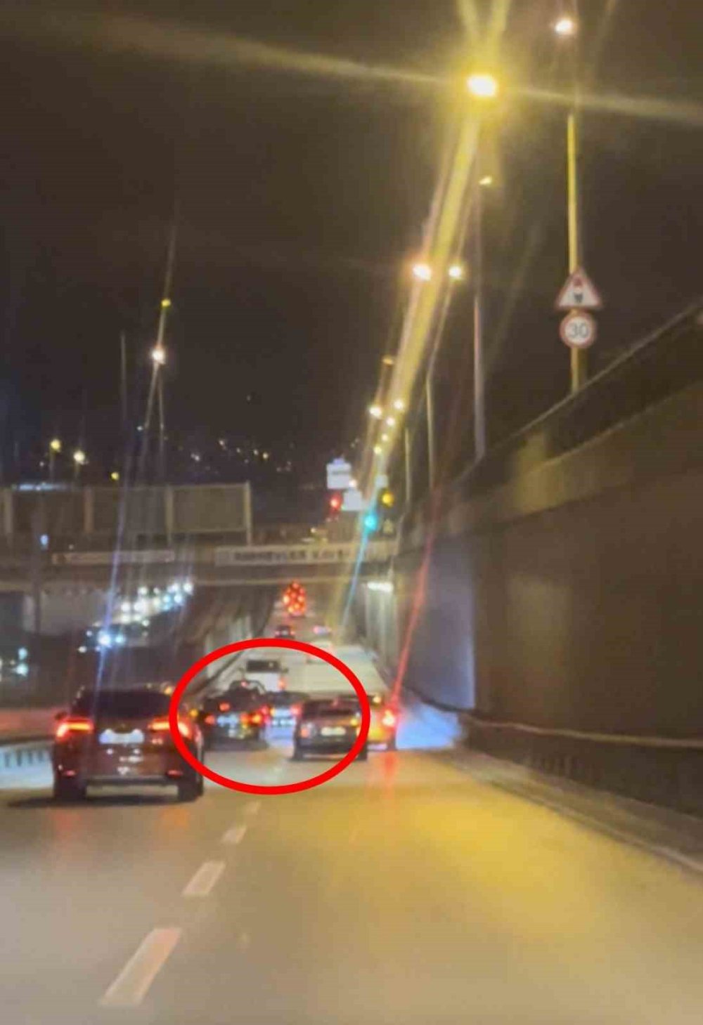 Trafikte Makas Atan Ve Tehlikeli Şerit Değiştiren Araçlar Kamerada
