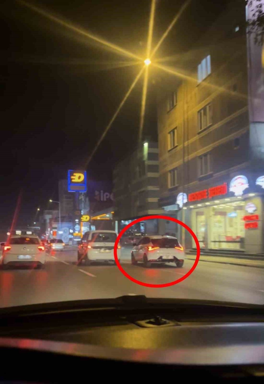 Trafikte Makas Atan Ve Tehlikeli Şerit Değiştiren Araçlar Kamerada