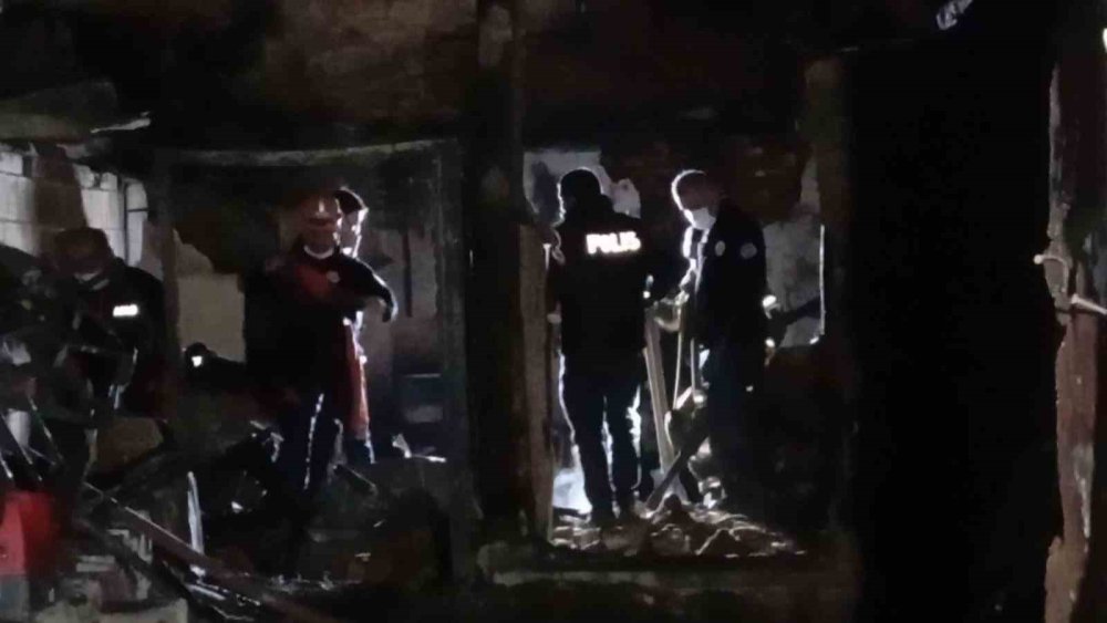 Ev Yangınında Kaybolan Yaşlı Adamın Cansız Bedeni Bulundu