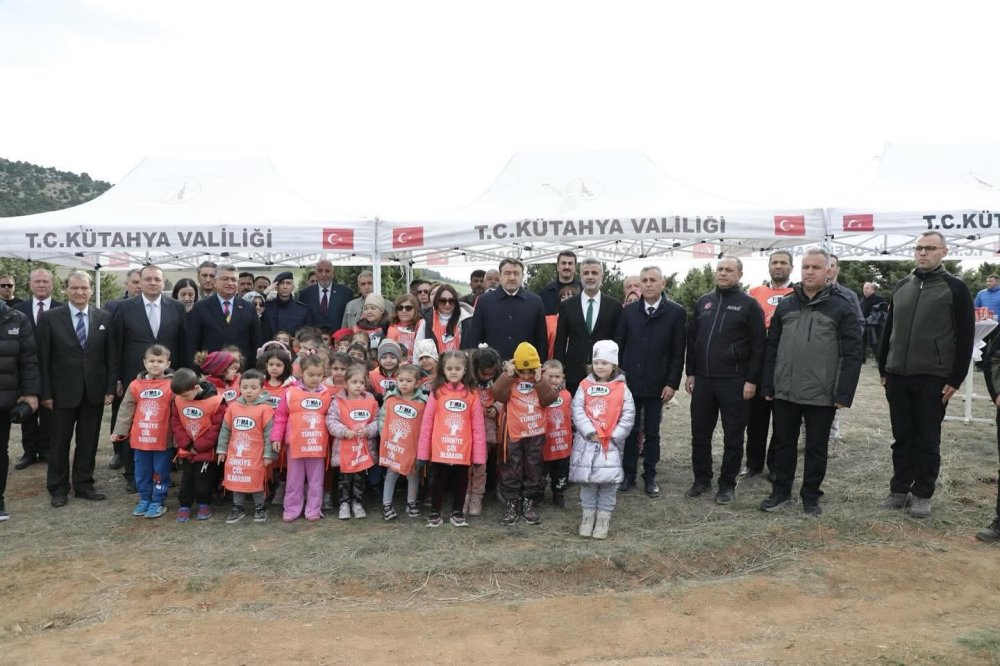 Hatıra Ormanına 2 Bin Fidan Dikildi