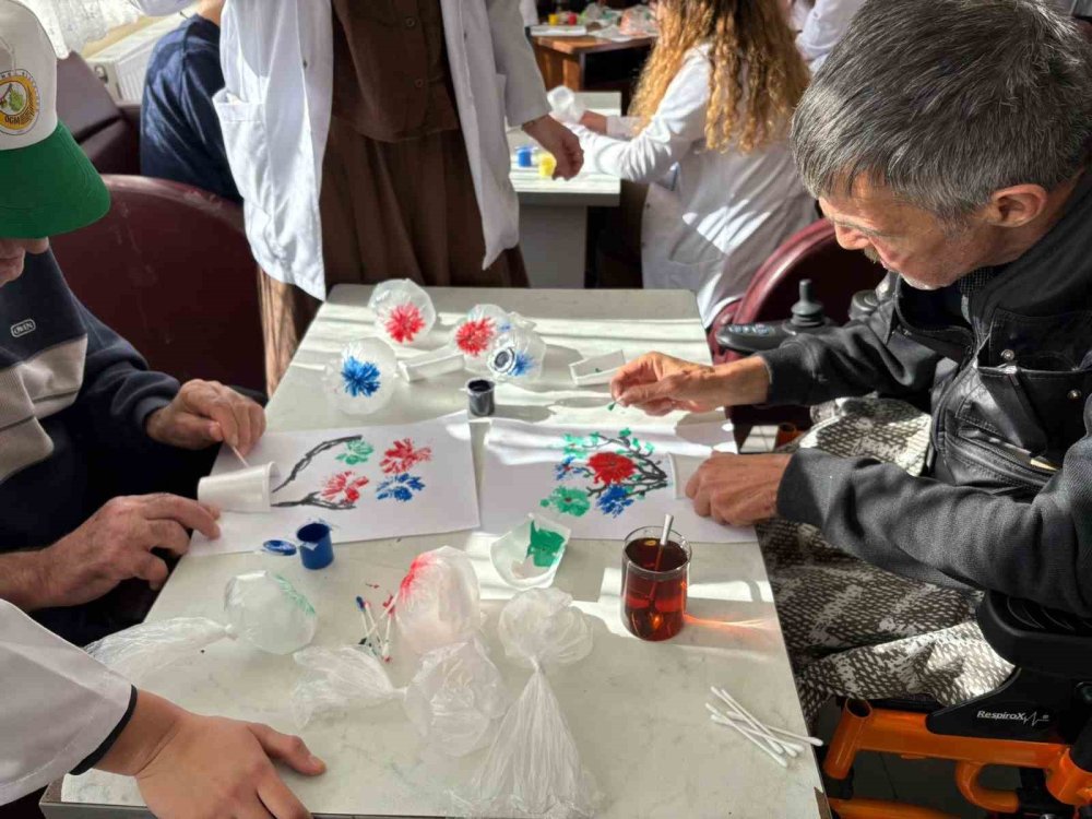 Öğrencilerden Yaşlılar İçin Anlamlı Etkinlik