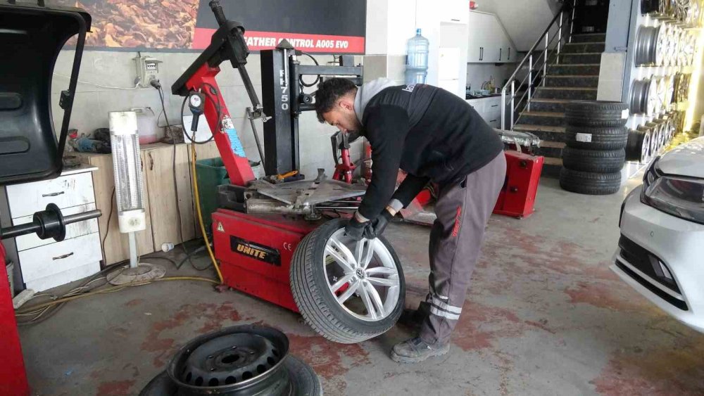 Lastikçilerde Yoğunluk Başladı