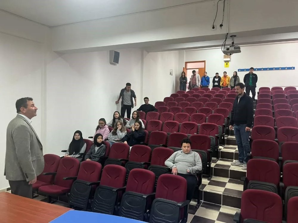 Lise Öğrencileri Bir Günlük Üniversite Öğrencisi Oldu