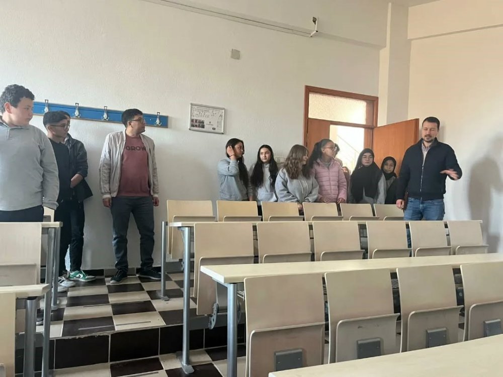 Lise Öğrencileri Bir Günlük Üniversite Öğrencisi Oldu