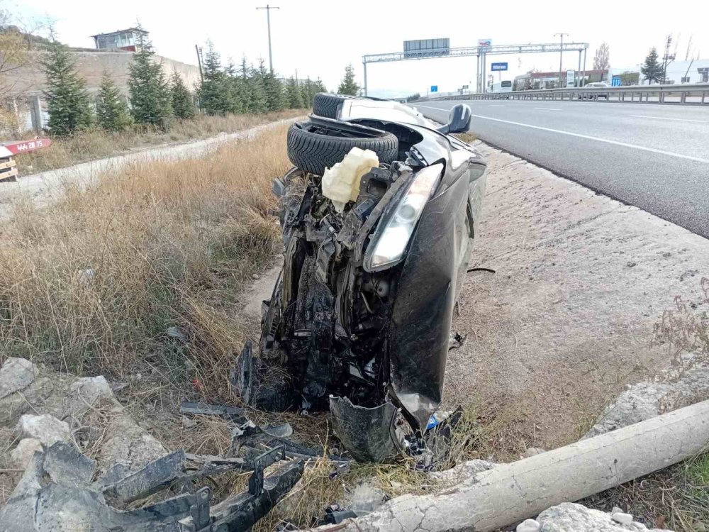 Otomobil Yoldan Çıktı 1 Kişi Yaralandı