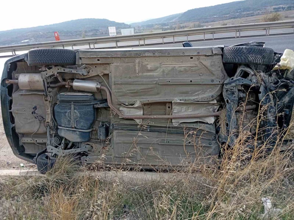 Otomobil Yoldan Çıktı 1 Kişi Yaralandı