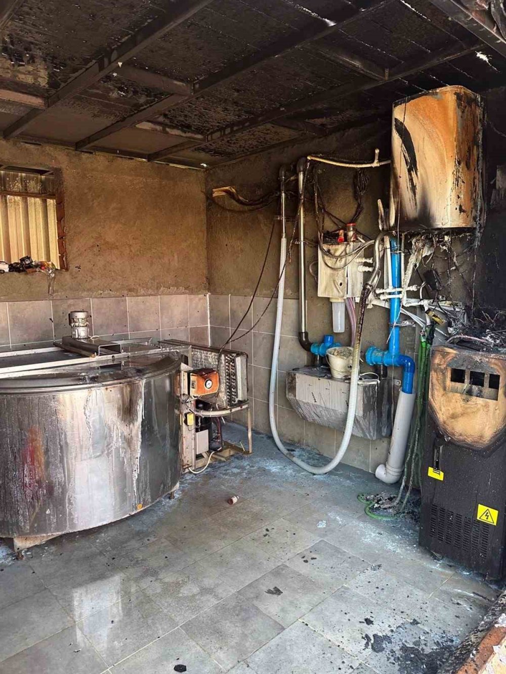 Ahırda Yangın: 400 Bin Liralık Zarar Meydana Geldi