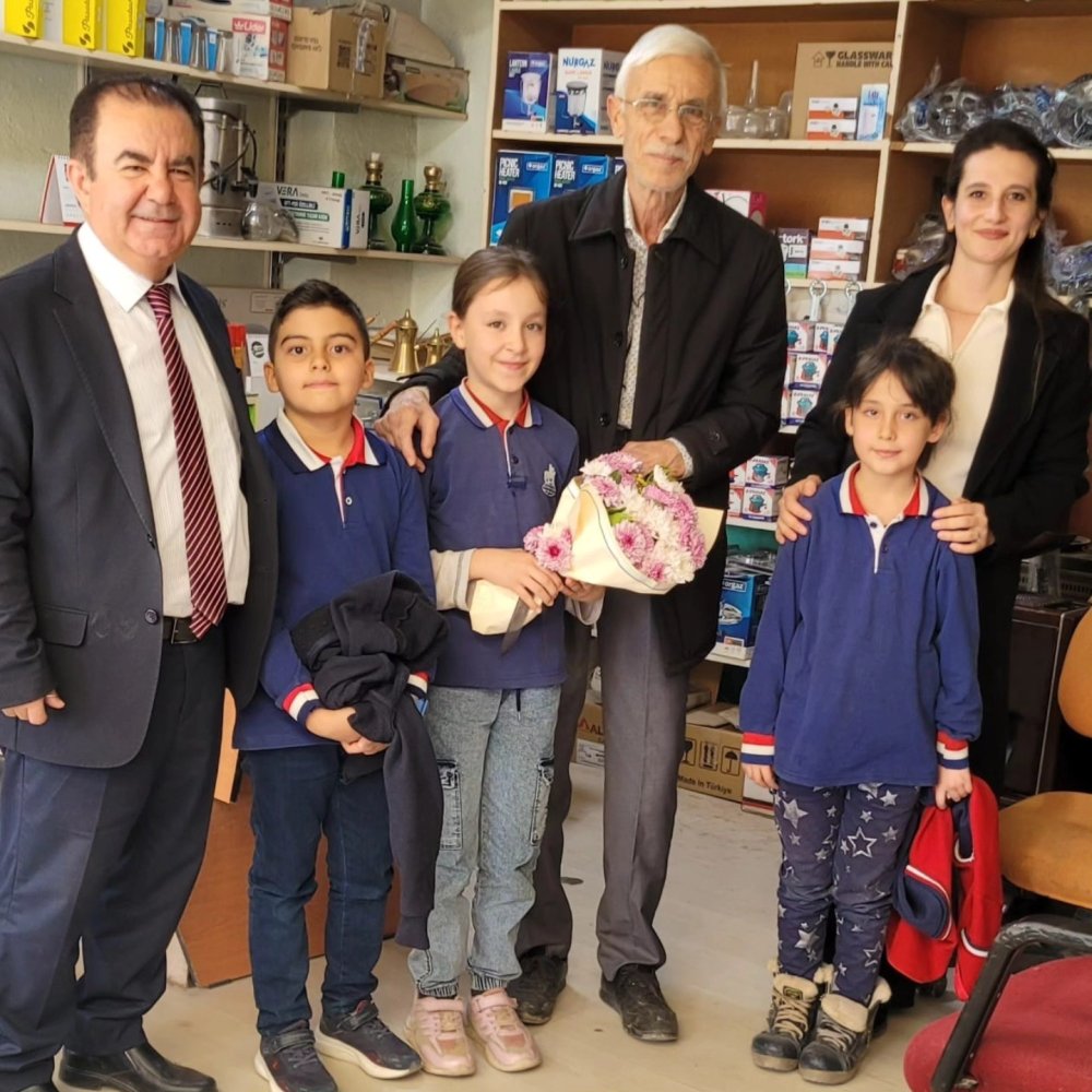 Miniklerden Emekli Öğretmenlere Anlamlı Ziyaret