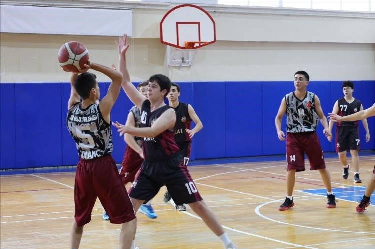 Öğrenciler Hem Sporda Hem Okulda Başarı İçin Mücadele Ediyor