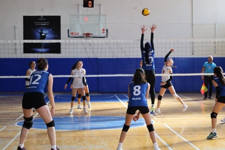 Öğrenciler Hem Sporda Hem Okulda Başarı İçin Mücadele Ediyor