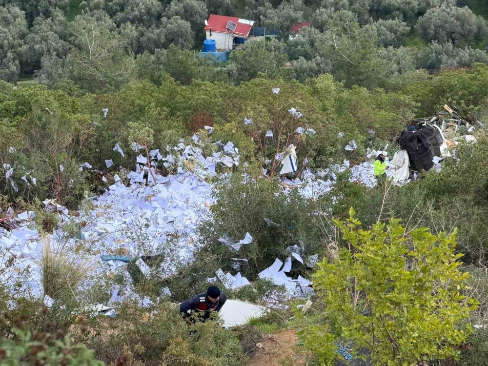 Tır Uçurumdan Yuvarlandı: 2 Ölü!