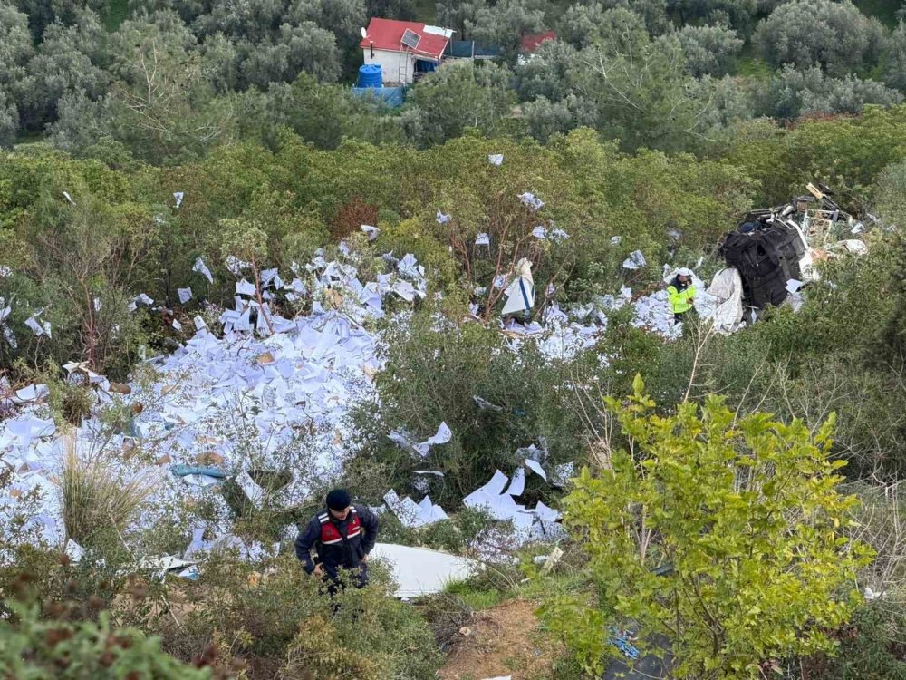 Tır Uçurumdan Yuvarlandı: 2 Ölü!