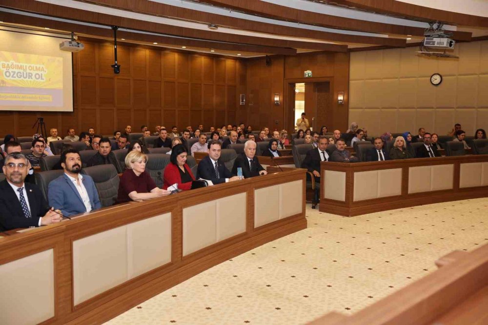 "Bağımlı Olma, Özgür Ol" Projesi Farkındalık Oluşturuyor