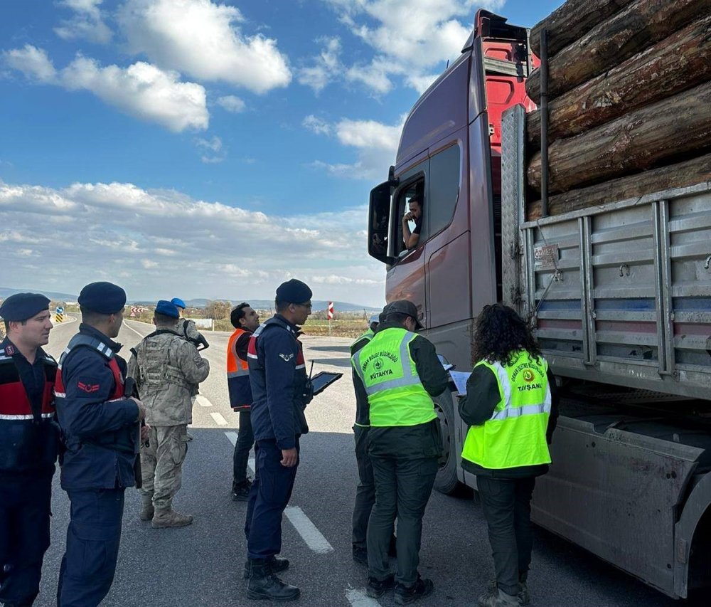 Orman Emvali Yüklü Araçlar Denetlendi