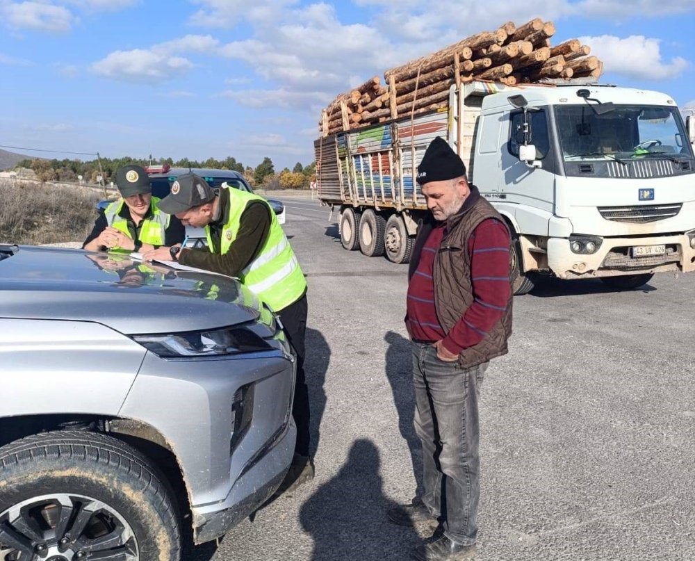 Orman Emvali Yüklü Araçlar Denetlendi