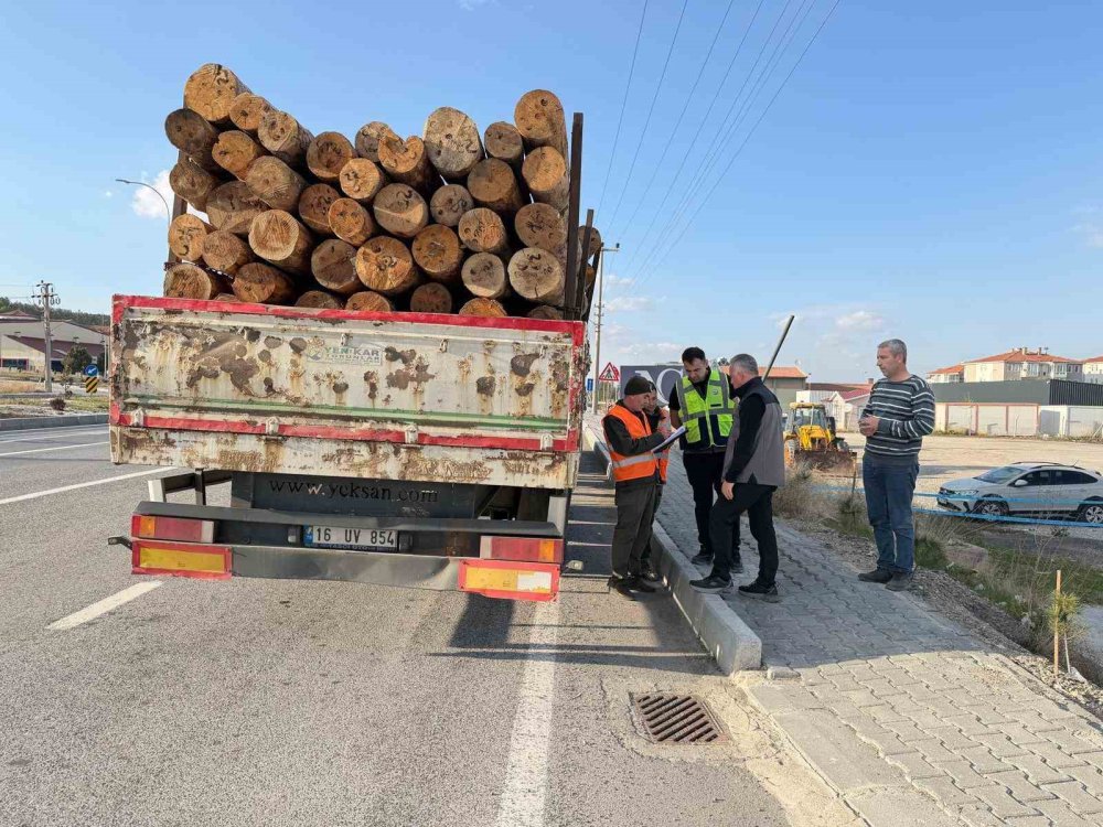Orman Emvali Yüklü Araçlar Denetlendi