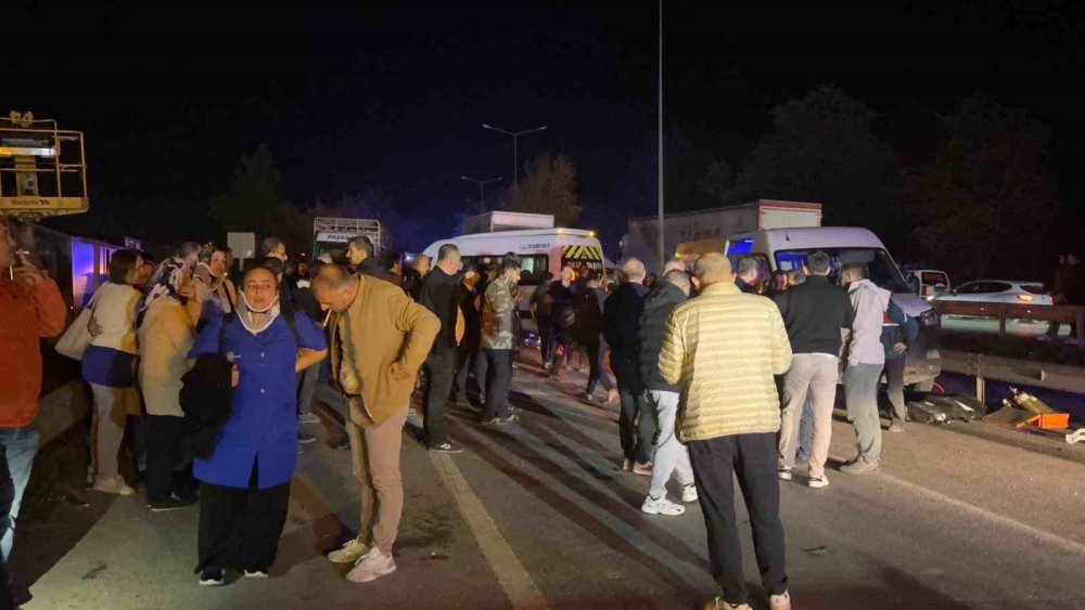 Zincirleme Trafik Kazası: 1 Ölü, 13 Yaralı