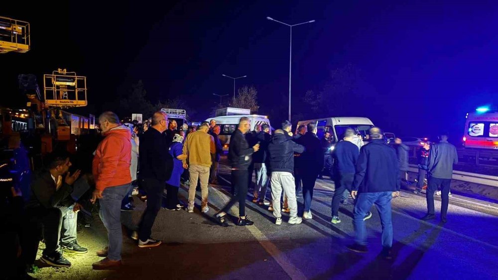 Zincirleme Trafik Kazası: 1 Ölü, 13 Yaralı