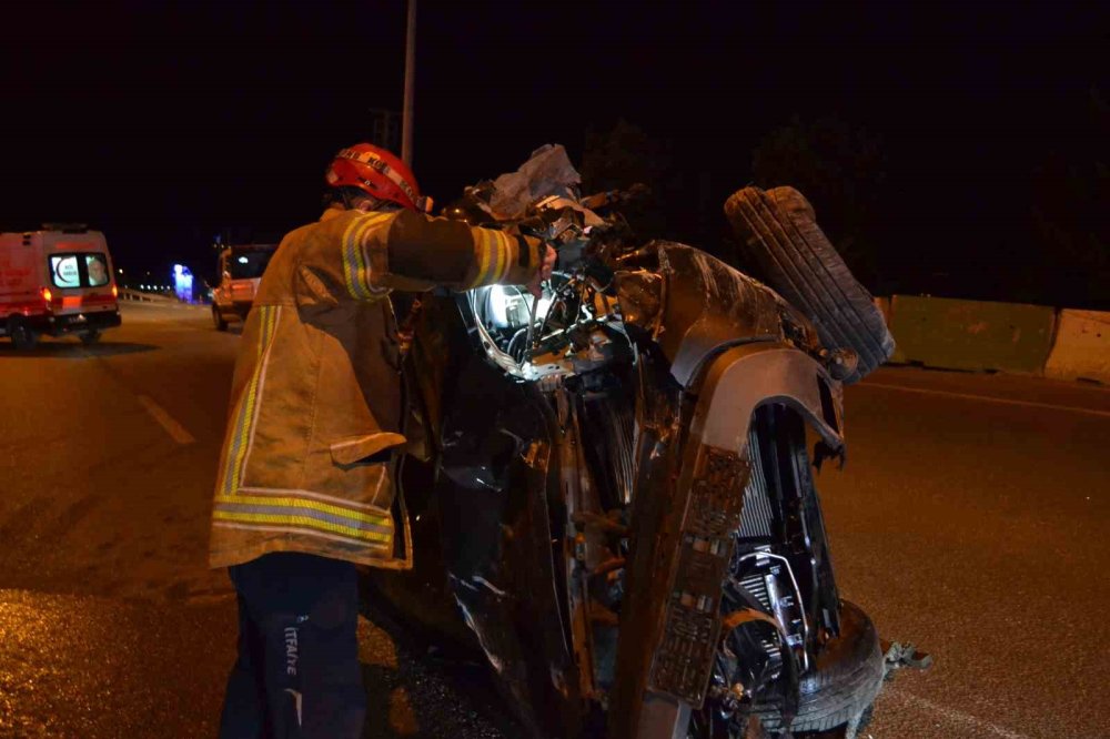 Feci Kaza: Bariyere Çarpıp Takla Attı, 2 Yaralı